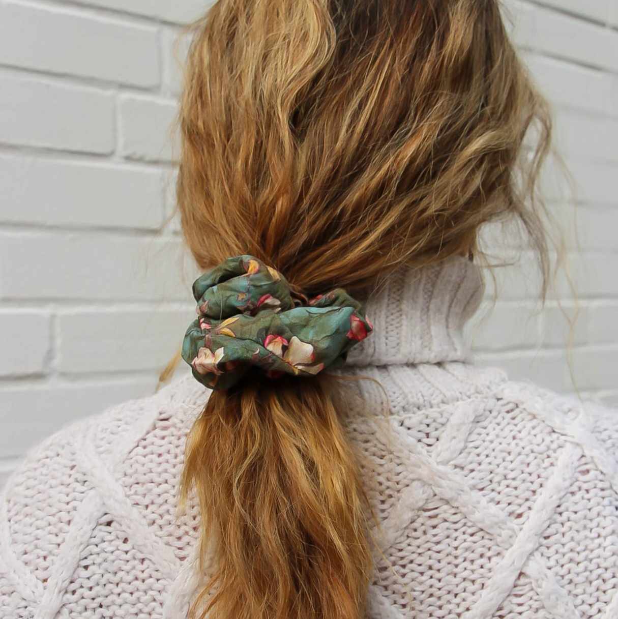 Lusia Scrunchie