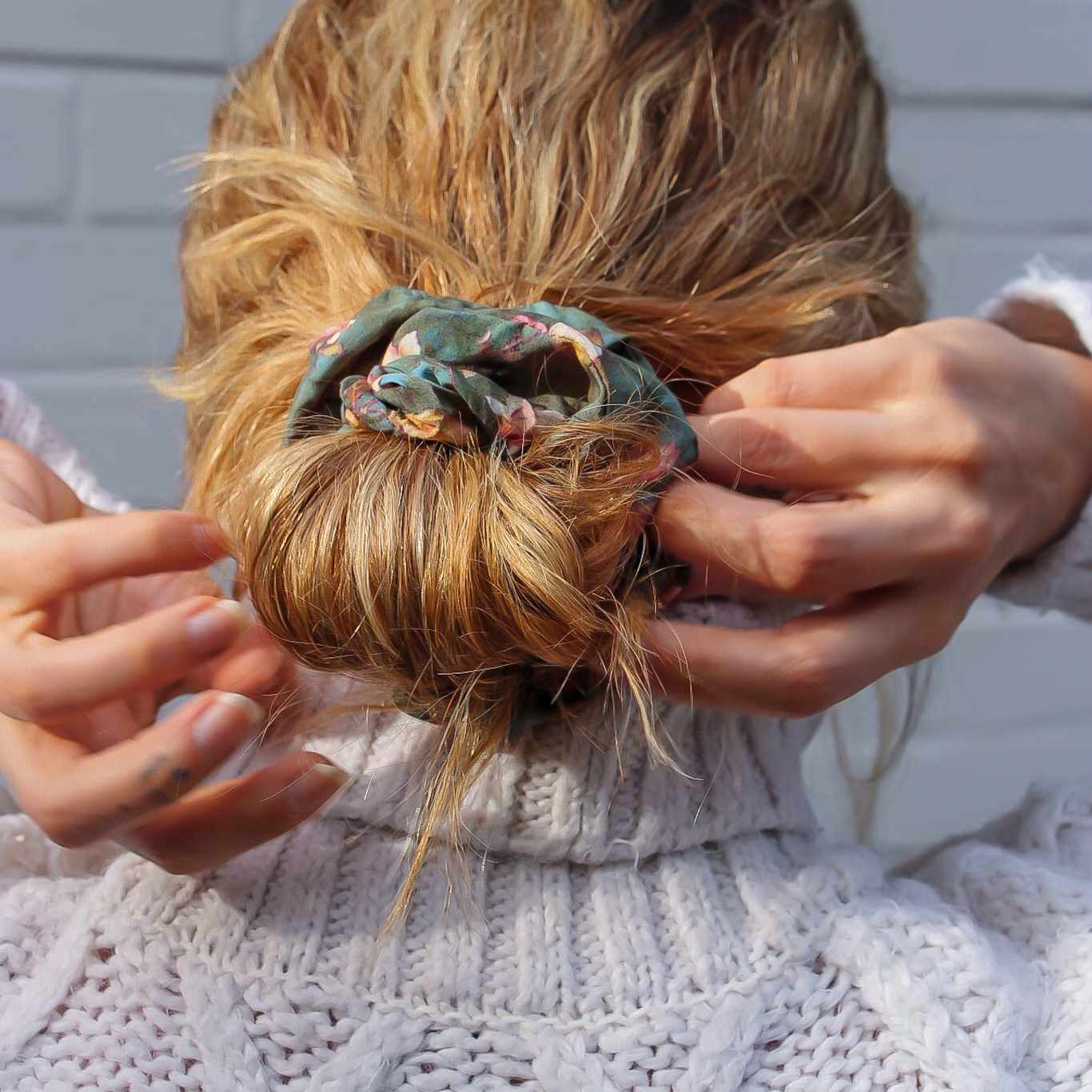 Lusia Scrunchie