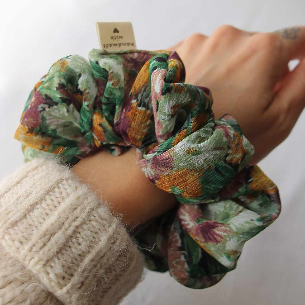 Josie Scrunchie, Chiffon