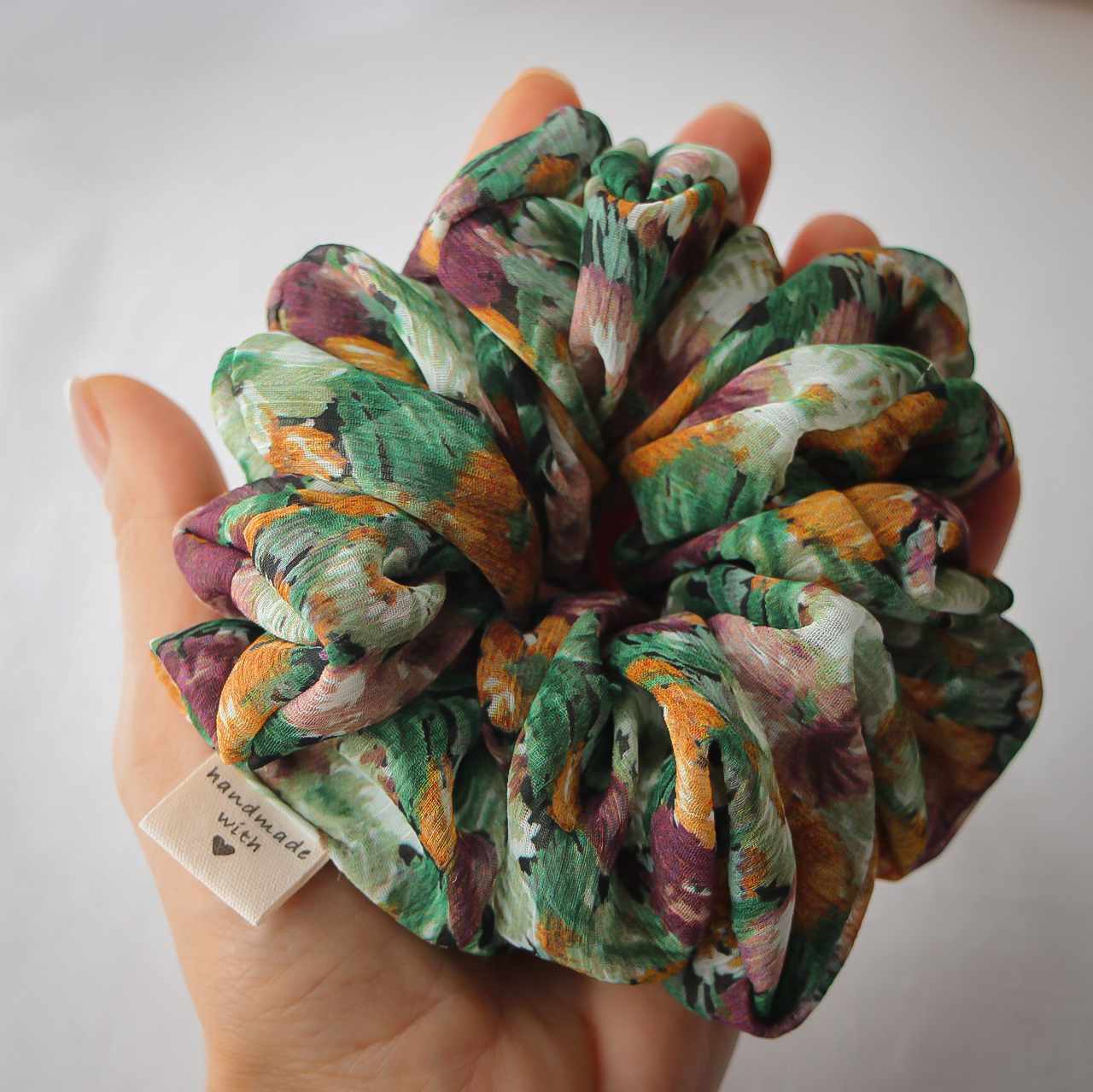 Josie Scrunchie, Chiffon