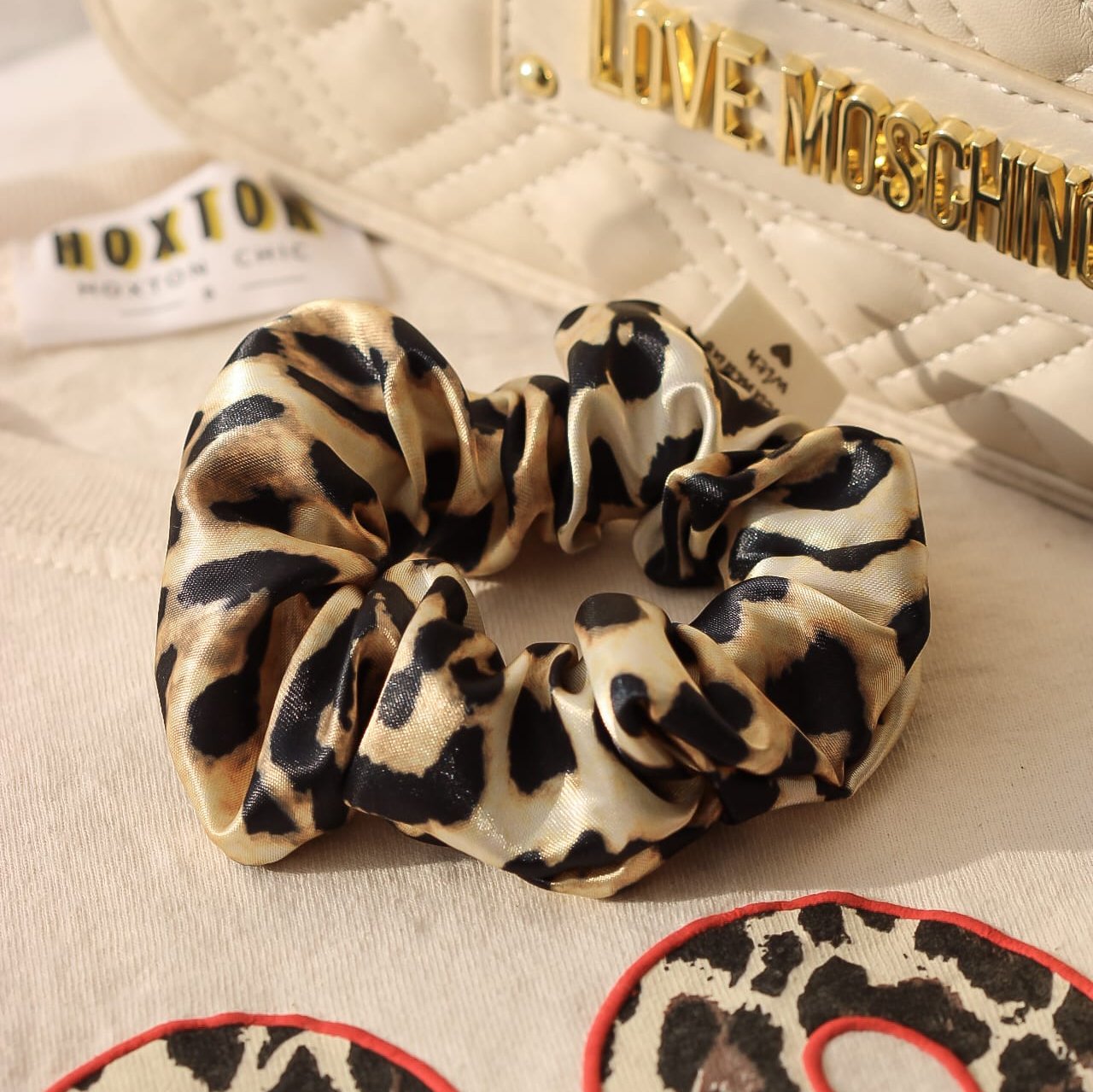 Leo Scrunchie, Satin